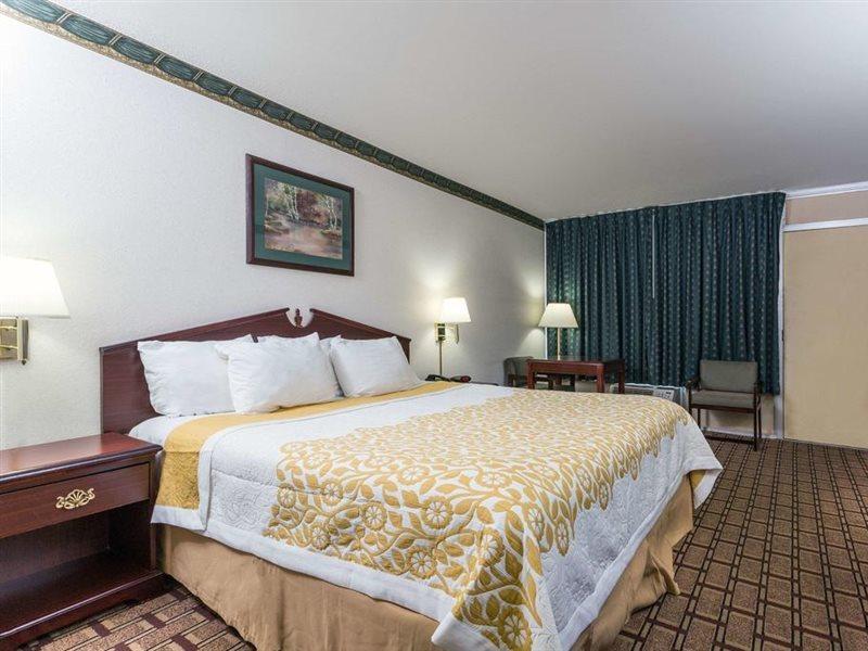 Days Inn By Wyndham Dickson Zewnętrze zdjęcie